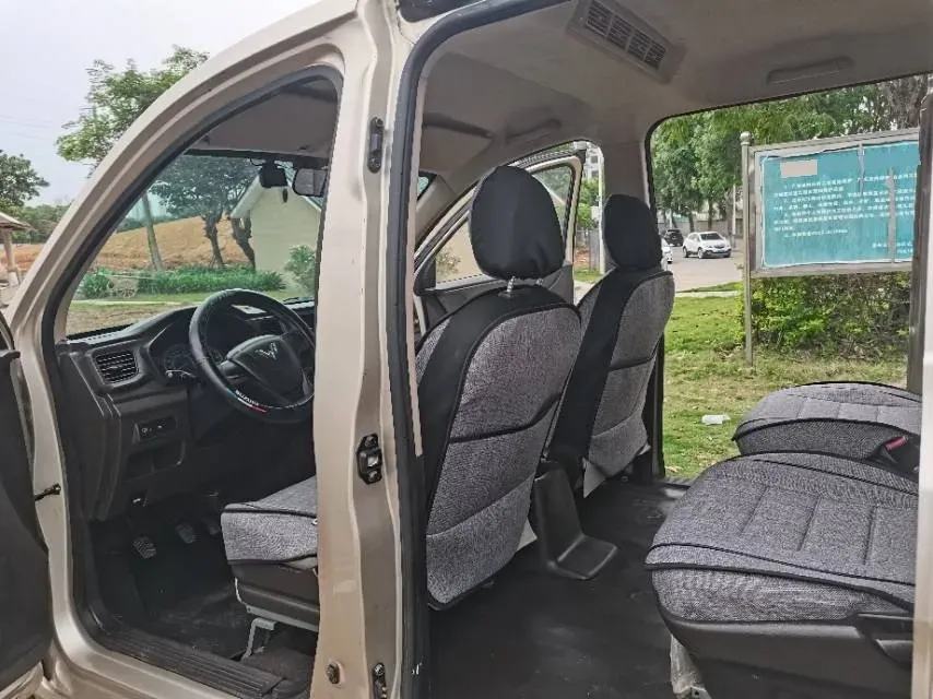2019 WuLing HongGuang V 1.5L 105HP L4 5MT,autocango,china used car exporter,china ev exporter,chinese used car exporter,chinese used ev exporter