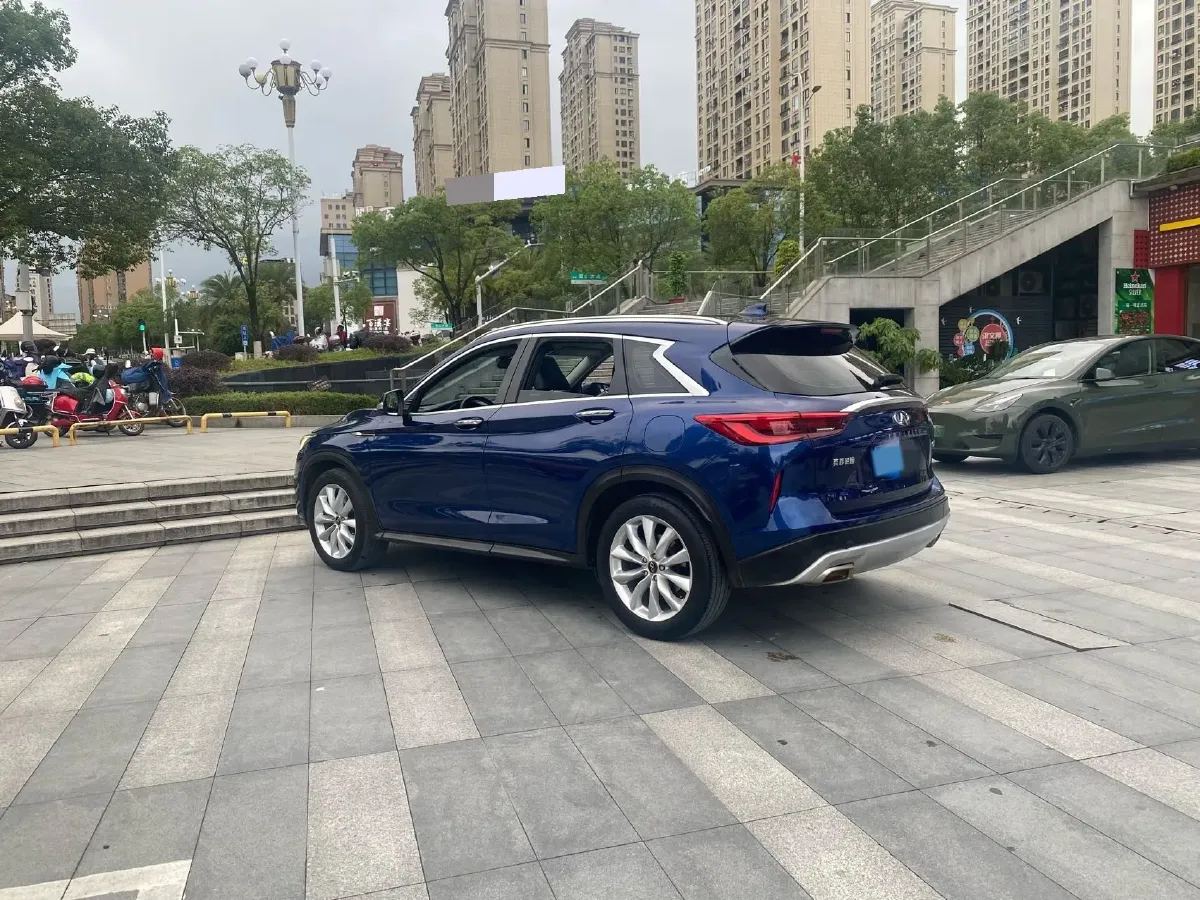 2018 Infiniti QX30 2.0T 211HP L4 7DCT,autocango,china used car exporter,china ev exporter,chinese used car exporter,chinese used ev exporter
