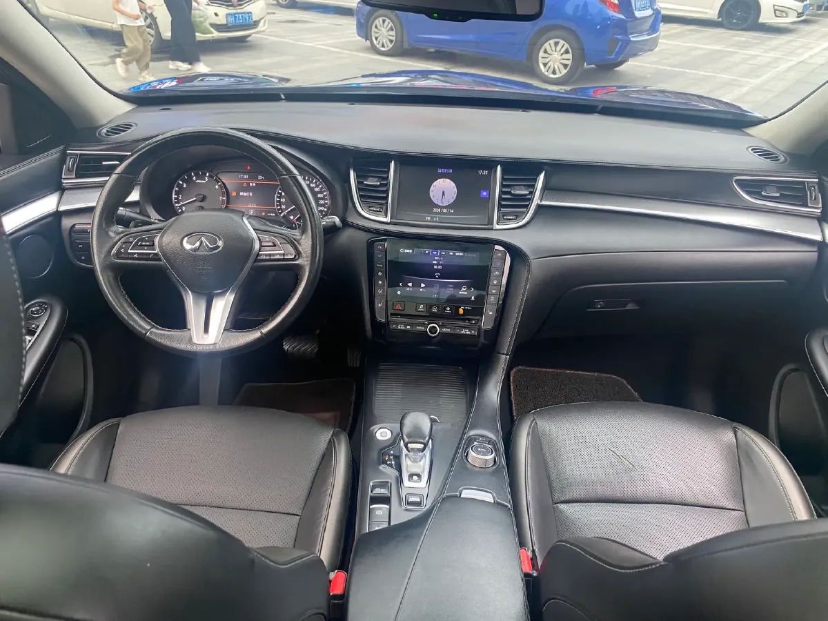2018 Infiniti QX30 2.0T 211HP L4 7DCT,autocango,china used car exporter,china ev exporter,chinese used car exporter,chinese used ev exporter
