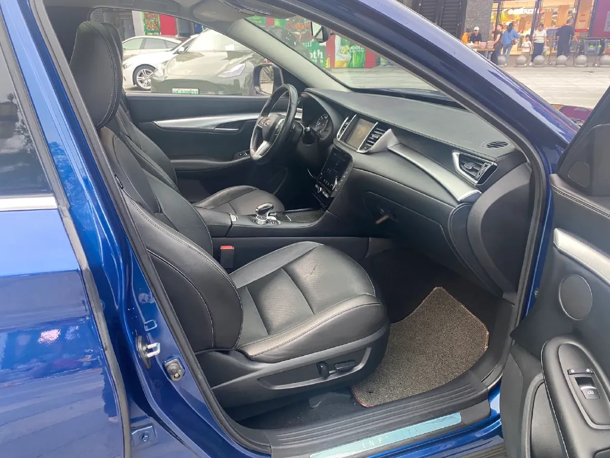2018 Infiniti QX30 2.0T 211HP L4 7DCT,autocango,china used car exporter,china ev exporter,chinese used car exporter,chinese used ev exporter
