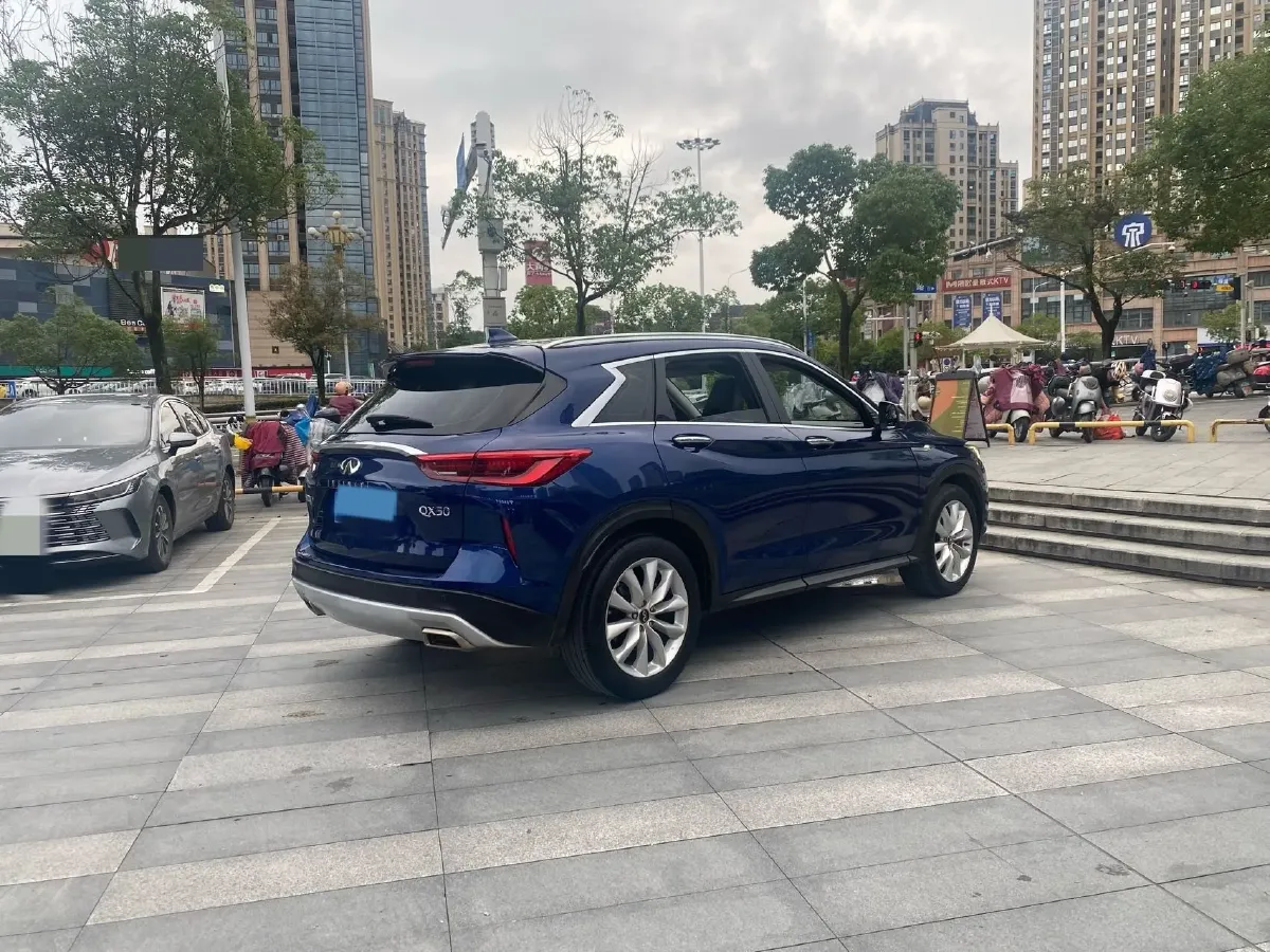 2018 Infiniti QX30 2.0T 211HP L4 7DCT,autocango,china used car exporter,china ev exporter,chinese used car exporter,chinese used ev exporter