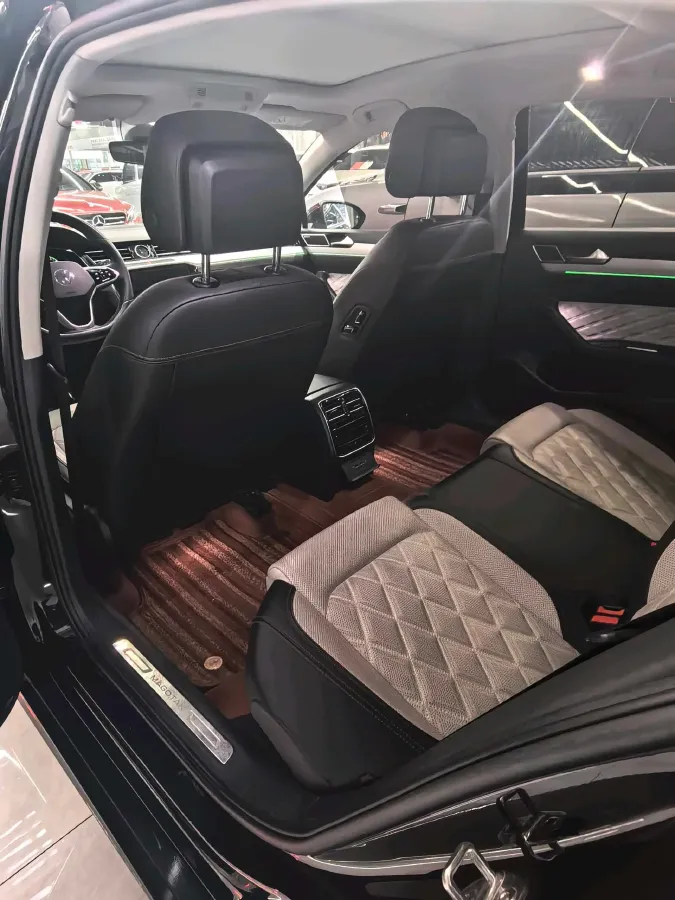 2023 Volkswagen Magotan 2.0T 186HP L4 7DCT,autocango,china used car exporter,china ev exporter,chinese used car exporter,chinese used ev exporter