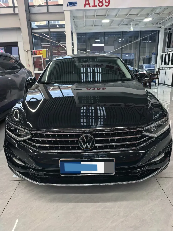 2023 Volkswagen Magotan 2.0T 186HP L4 7DCT,autocango,china used car exporter,china ev exporter,chinese used car exporter,chinese used ev exporter