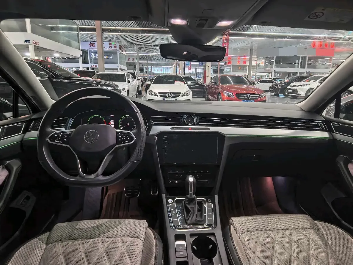 2023 Volkswagen Magotan 2.0T 186HP L4 7DCT,autocango,china used car exporter,china ev exporter,chinese used car exporter,chinese used ev exporter