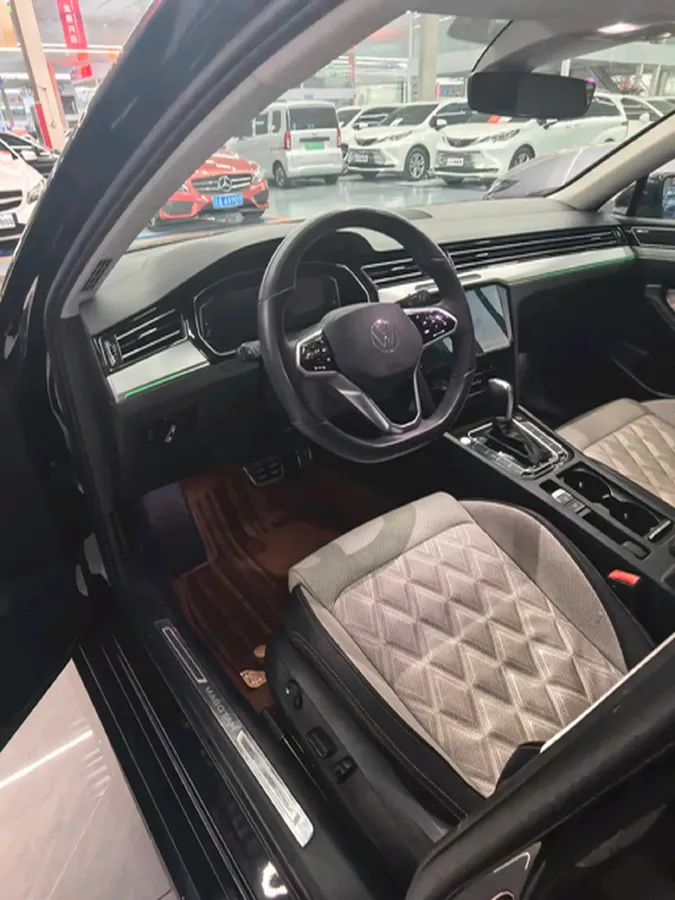 2023 Volkswagen Magotan 2.0T 186HP L4 7DCT,autocango,china used car exporter,china ev exporter,chinese used car exporter,chinese used ev exporter
