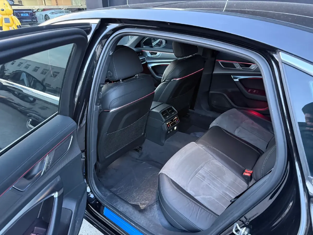2023 Audi A6L 2.0T 245HP L4 7DCT,autocango,china used car exporter,china ev exporter,chinese used car exporter,chinese used ev exporter