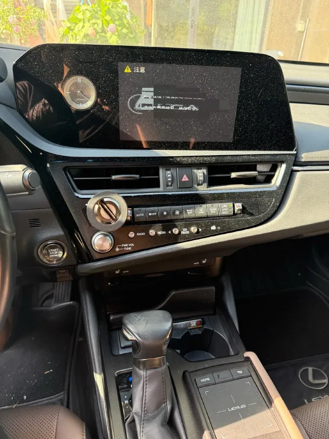 2021 Lexus ES 2.0L 173HP L4 CVT,autocango,china used car exporter,china ev exporter,chinese used car exporter,chinese used ev exporter