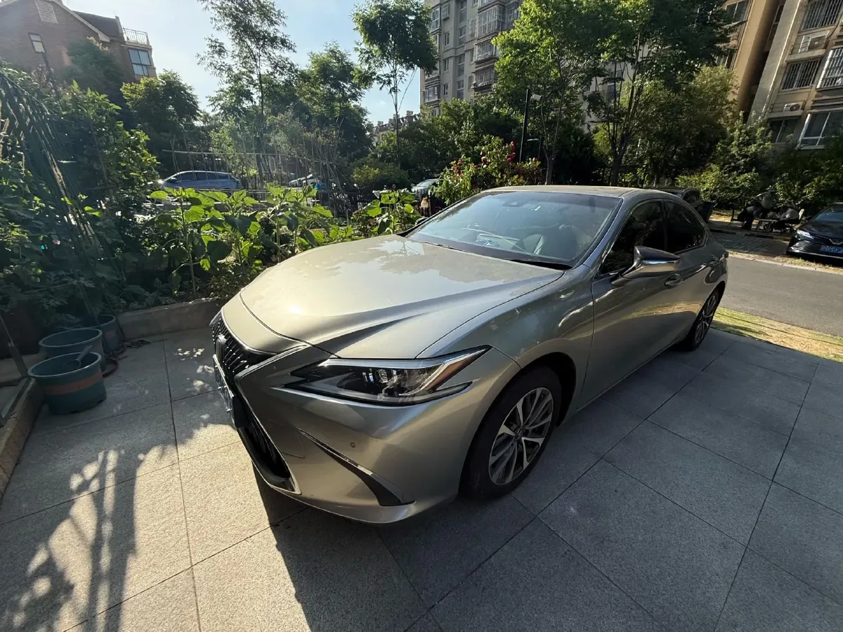 2021 Lexus ES 2.0L 173HP L4 CVT,autocango,china used car exporter,china ev exporter,chinese used car exporter,chinese used ev exporter