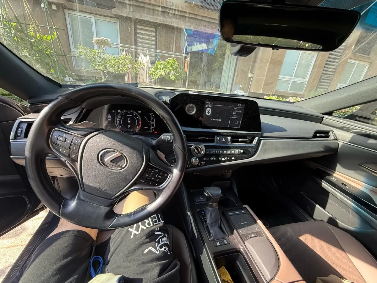 2021 Lexus ES 2.0L 173HP L4 CVT,autocango,china used car exporter,china ev exporter,chinese used car exporter,chinese used ev exporter