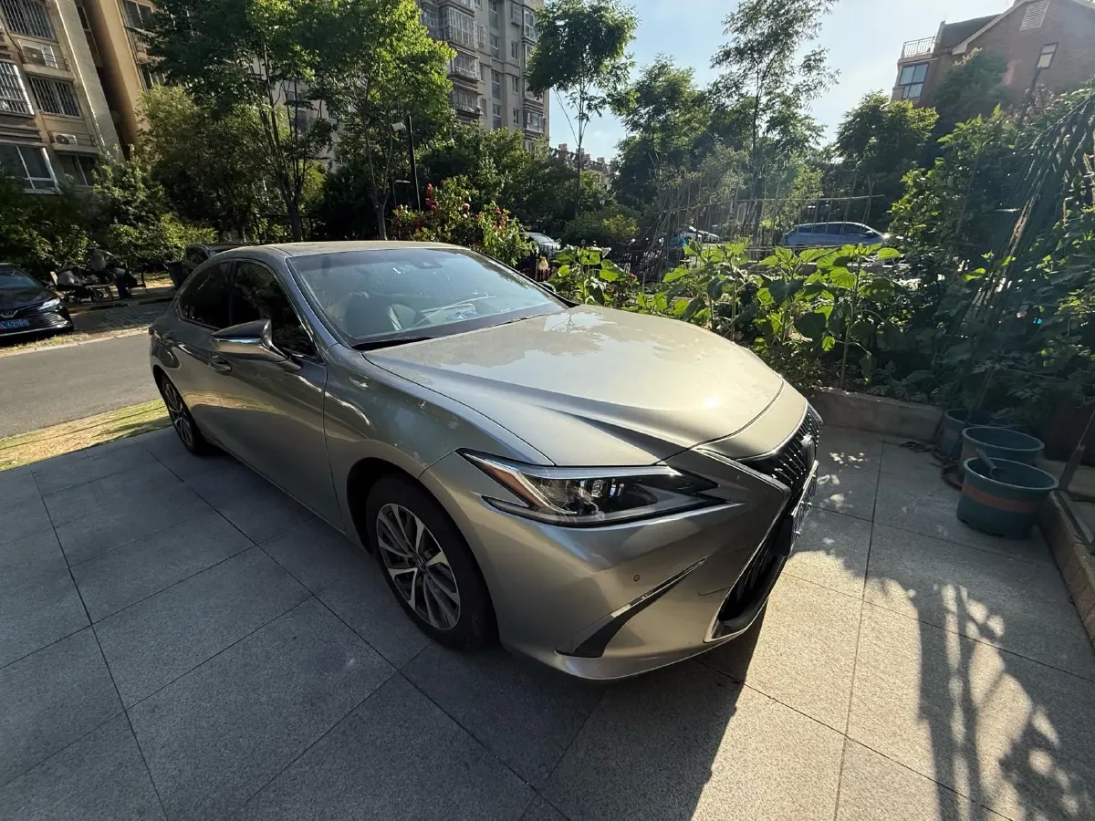 2021 Lexus ES 2.0L 173HP L4 CVT,autocango,china used car exporter,china ev exporter,chinese used car exporter,chinese used ev exporter