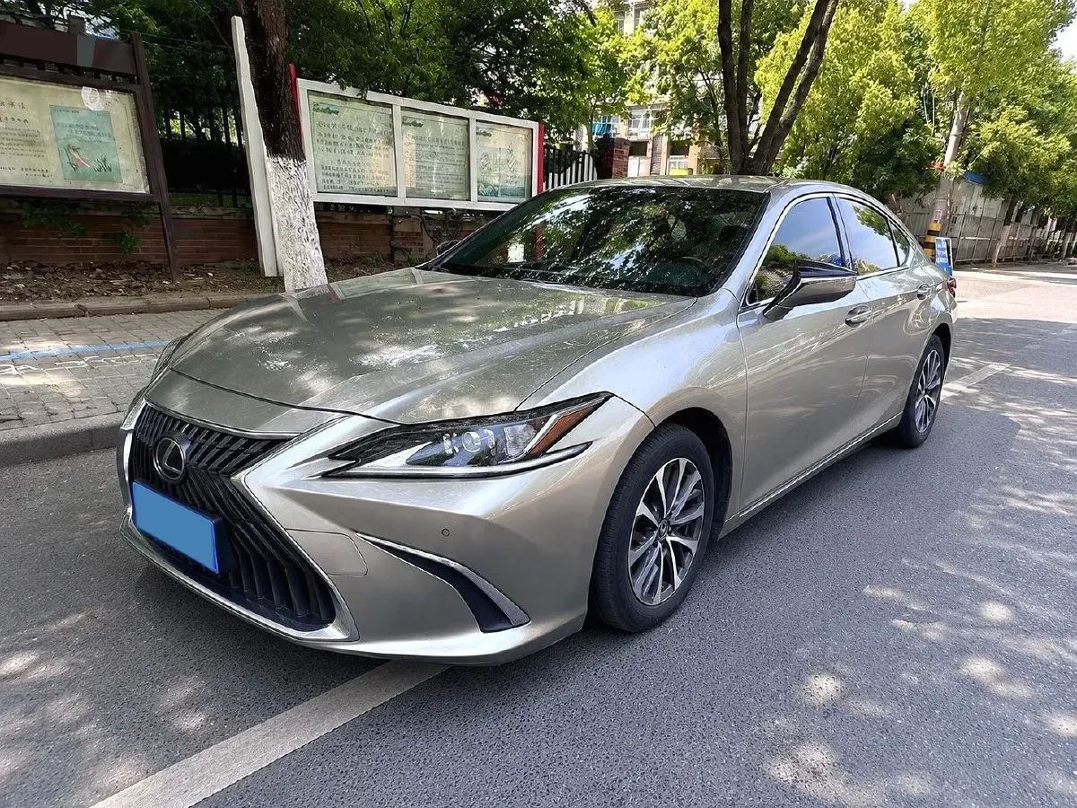 2021 Lexus ES 2.0L 173HP L4 CVT,autocango,china used car exporter,china ev exporter,chinese used car exporter,chinese used ev exporter