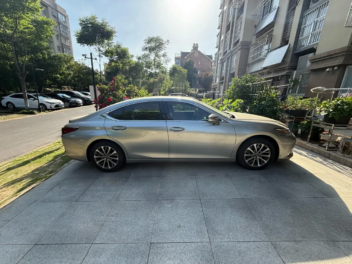 2021 Lexus ES 2.0L 173HP L4 CVT,autocango,china used car exporter,china ev exporter,chinese used car exporter,chinese used ev exporter