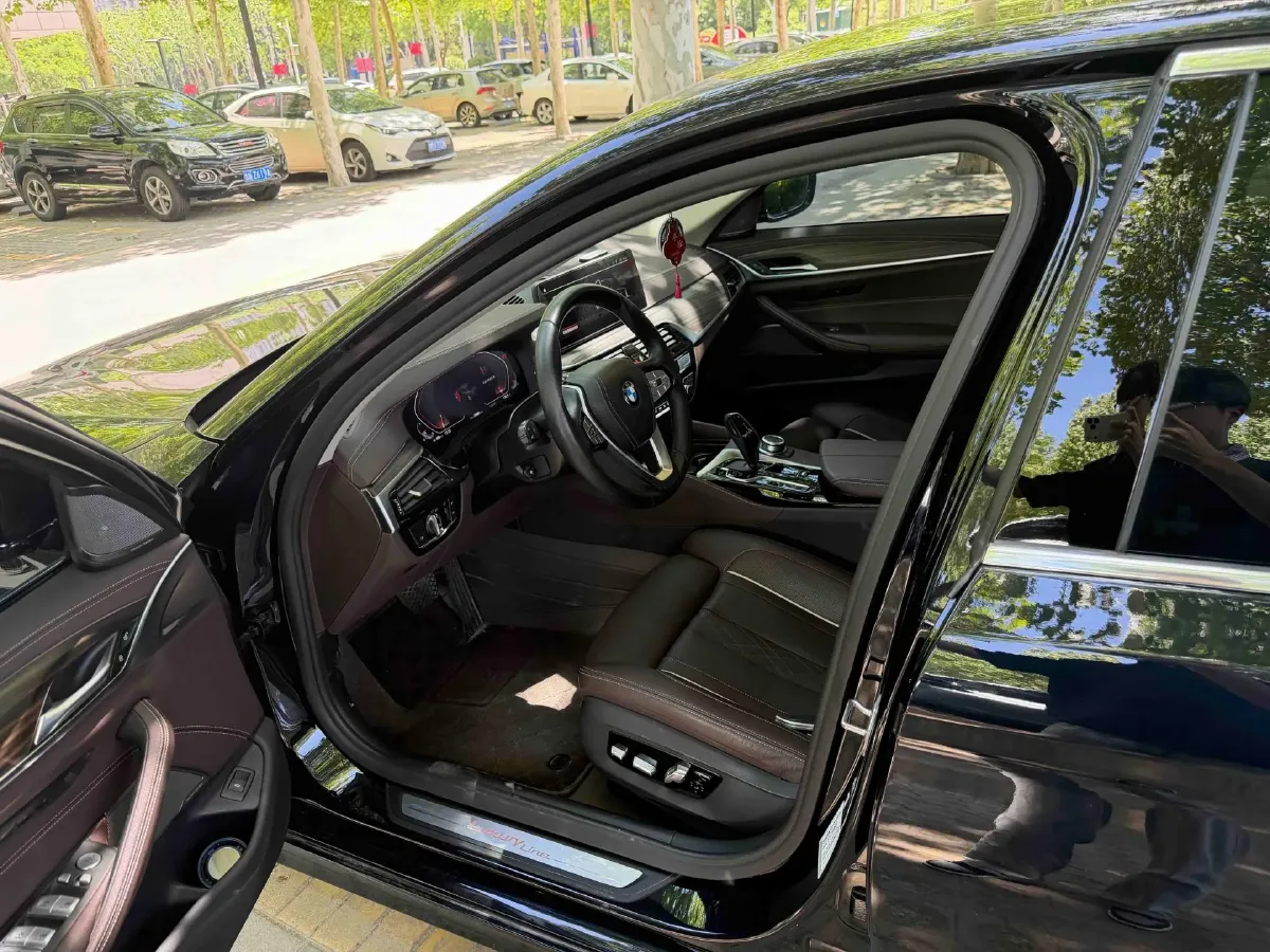 2022 BMW 5 Series 2.0T 252HP L4 8AT,autocango,china used car exporter,china ev exporter,chinese used car exporter,chinese used ev exporter