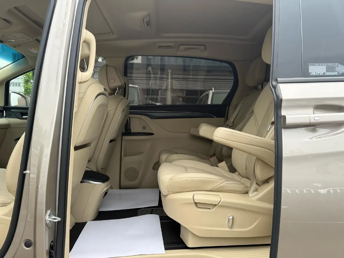 2022 Buick GL8 2.0T 237HP L4 9AT,autocango,china used car exporter,china ev exporter,chinese used car exporter,chinese used ev exporter