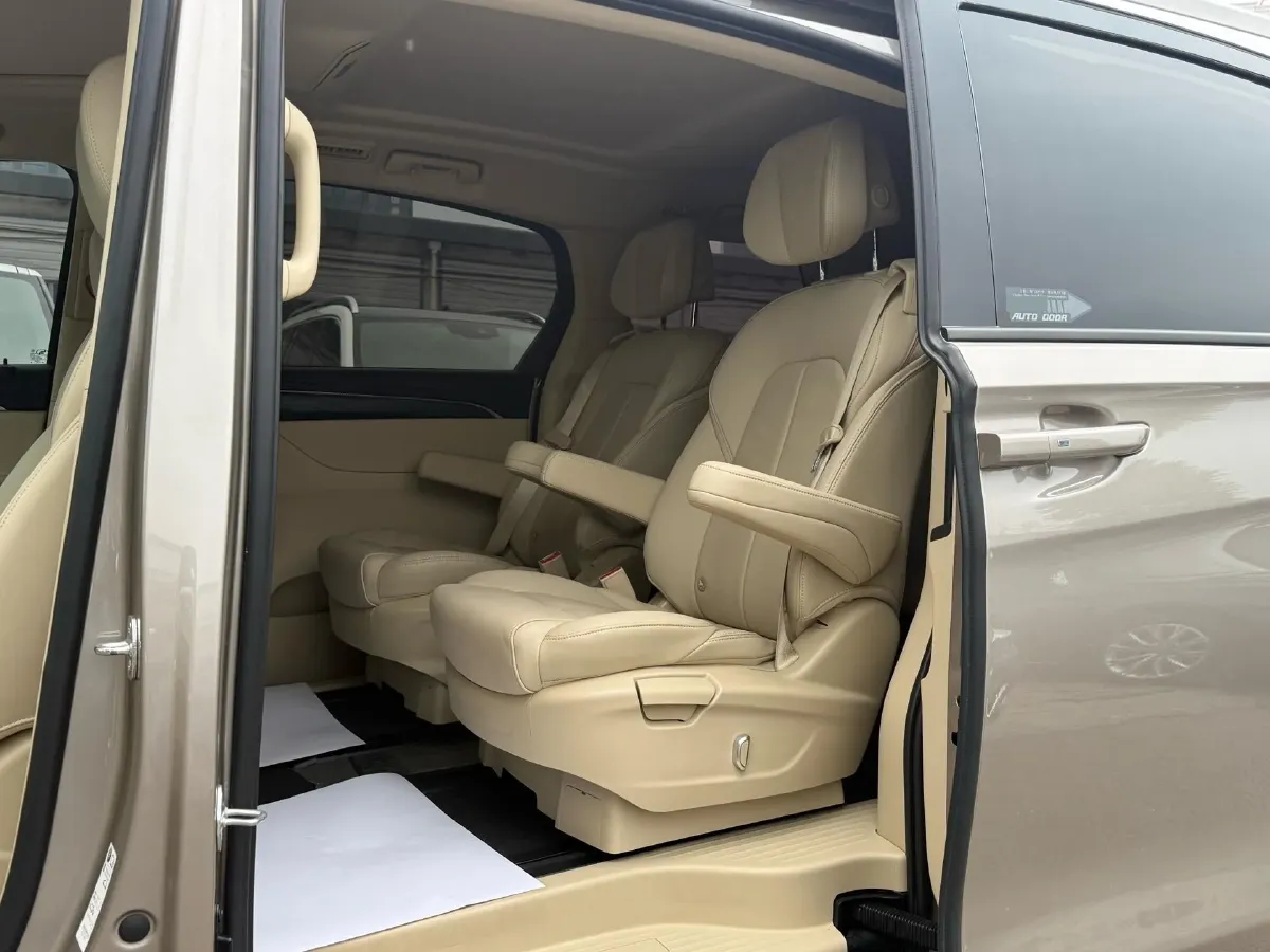 2022 Buick GL8 2.0T 237HP L4 9AT,autocango,china used car exporter,china ev exporter,chinese used car exporter,chinese used ev exporter
