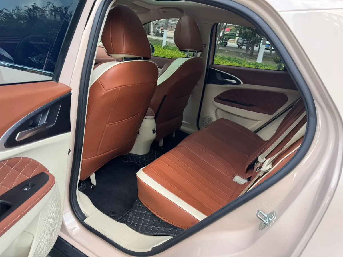 2022 ChangAn Oshan X7 Plus 1.5T 188HP L4 7DCT,autocango,china used car exporter,china ev exporter,chinese used car exporter,chinese used ev exporter