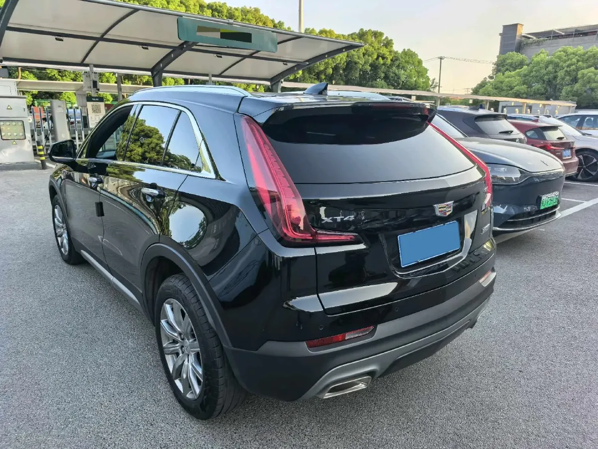 2022 Cadillac XT4 2.0T 237HP L4 9AT,autocango,china used car exporter,china ev exporter,chinese used car exporter,chinese used ev exporter