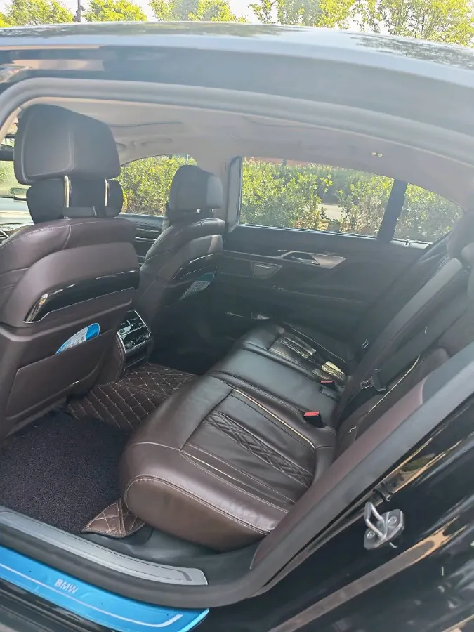 2021 BMW 7 Series 2.0T 265HP L4 8AT,autocango,china used car exporter,china ev exporter,chinese used car exporter,chinese used ev exporter