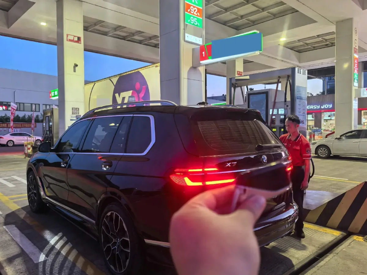 2023 BMW X7 3.0T 381HP L6 8AT,autocango,china used car exporter,china ev exporter,chinese used car exporter,chinese used ev exporter