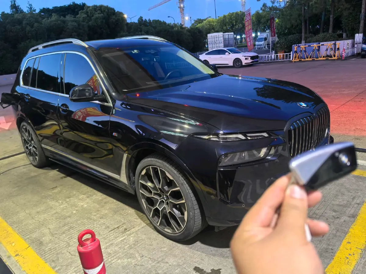 2023 BMW X7 3.0T 381HP L6 8AT,autocango,china used car exporter,china ev exporter,chinese used car exporter,chinese used ev exporter