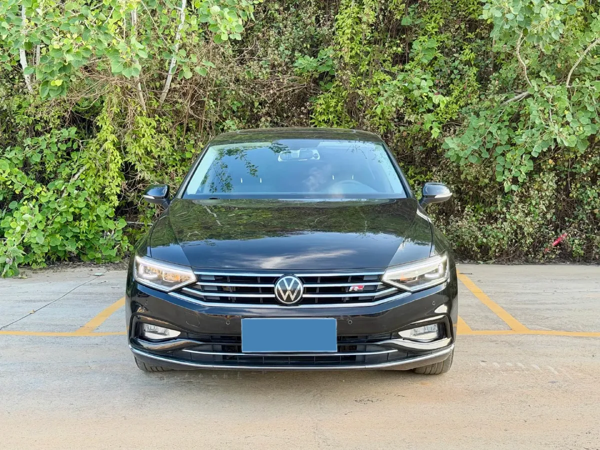 2020 Volkswagen Magotan 2.0T 186HP L4 7DCT,autocango,china used car exporter,china ev exporter,chinese used car exporter,chinese used ev exporter