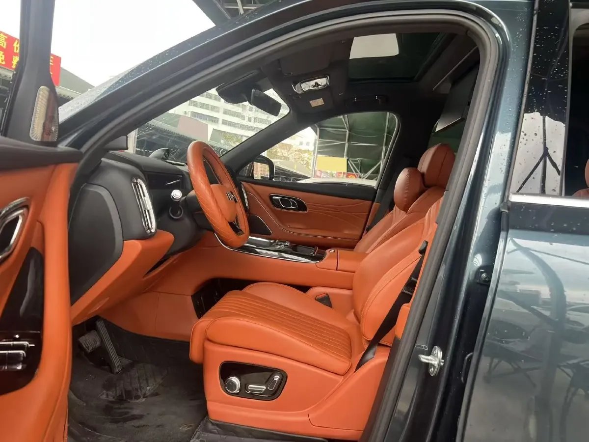 2025 Volkswagen Tiguan L 2.0T 220HP L4 7DCT,autocango,china used car exporter,china ev exporter,chinese used car exporter,chinese used ev exporter