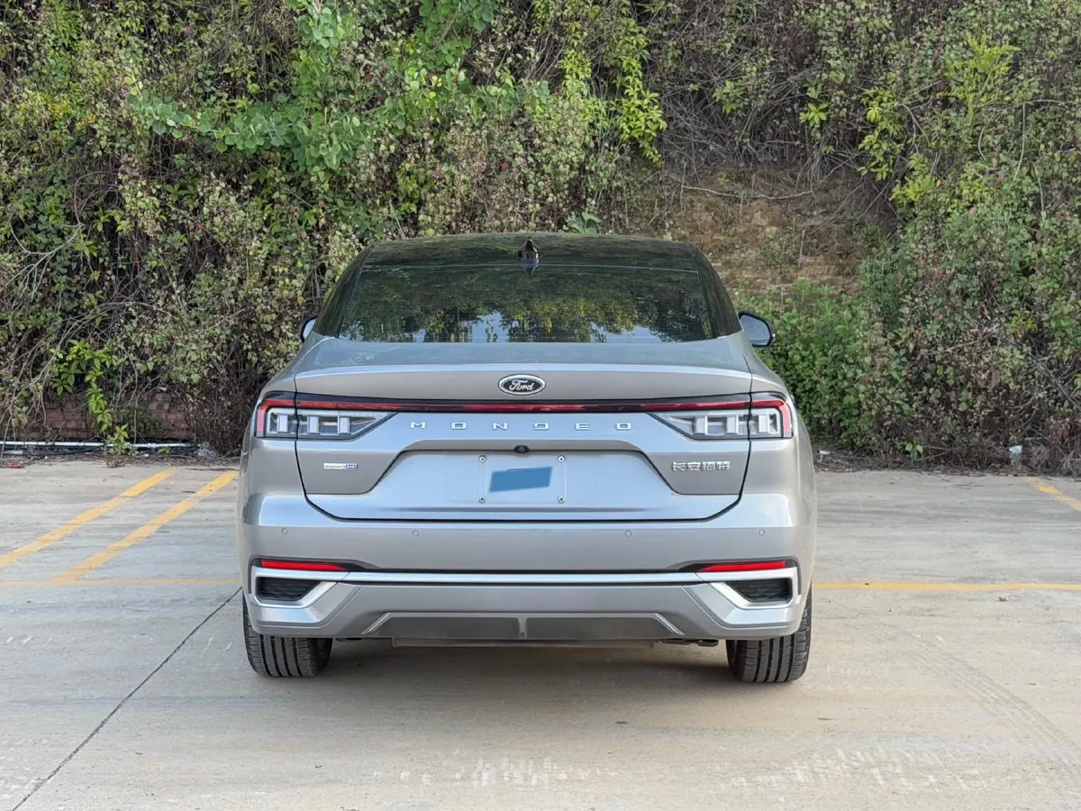 2022 Ford Mondeo 2.0T 238HP L4 8AT,autocango,china used car exporter,china ev exporter,chinese used car exporter,chinese used ev exporter