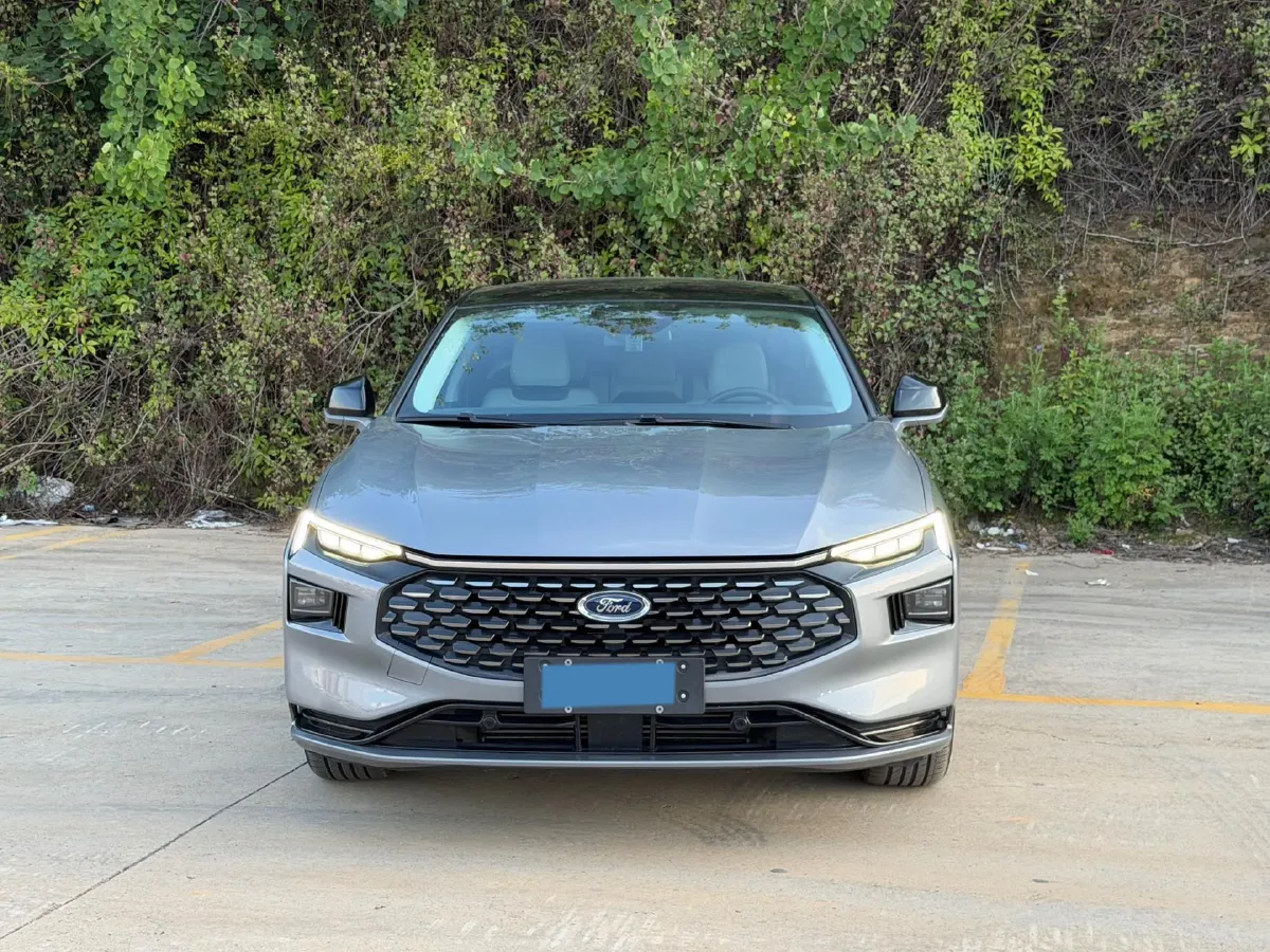 2022 Ford Mondeo 2.0T 238HP L4 8AT,autocango,china used car exporter,china ev exporter,chinese used car exporter,chinese used ev exporter
