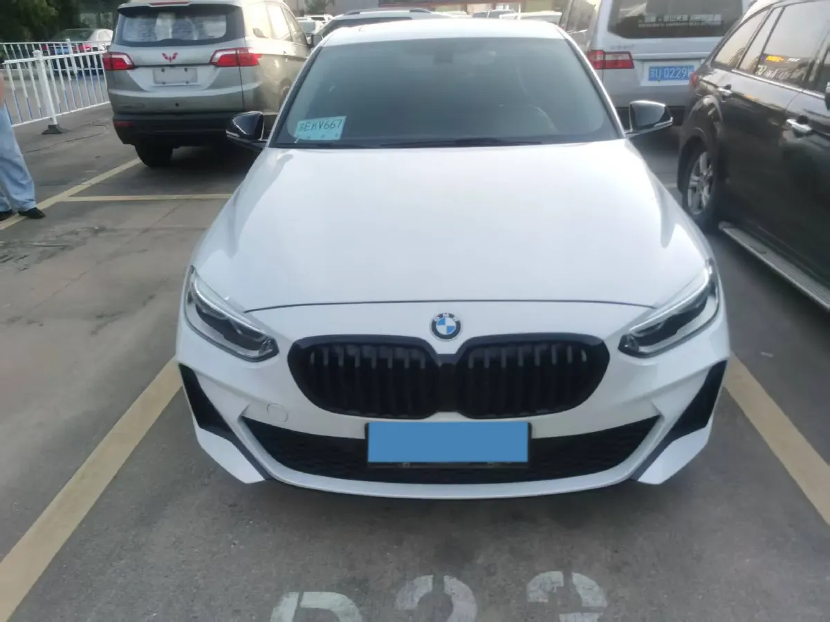 2022 BMW 1 Series 2.0T 192HP L4 7DCT,autocango,china used car exporter,china ev exporter,chinese used car exporter,chinese used ev exporter
