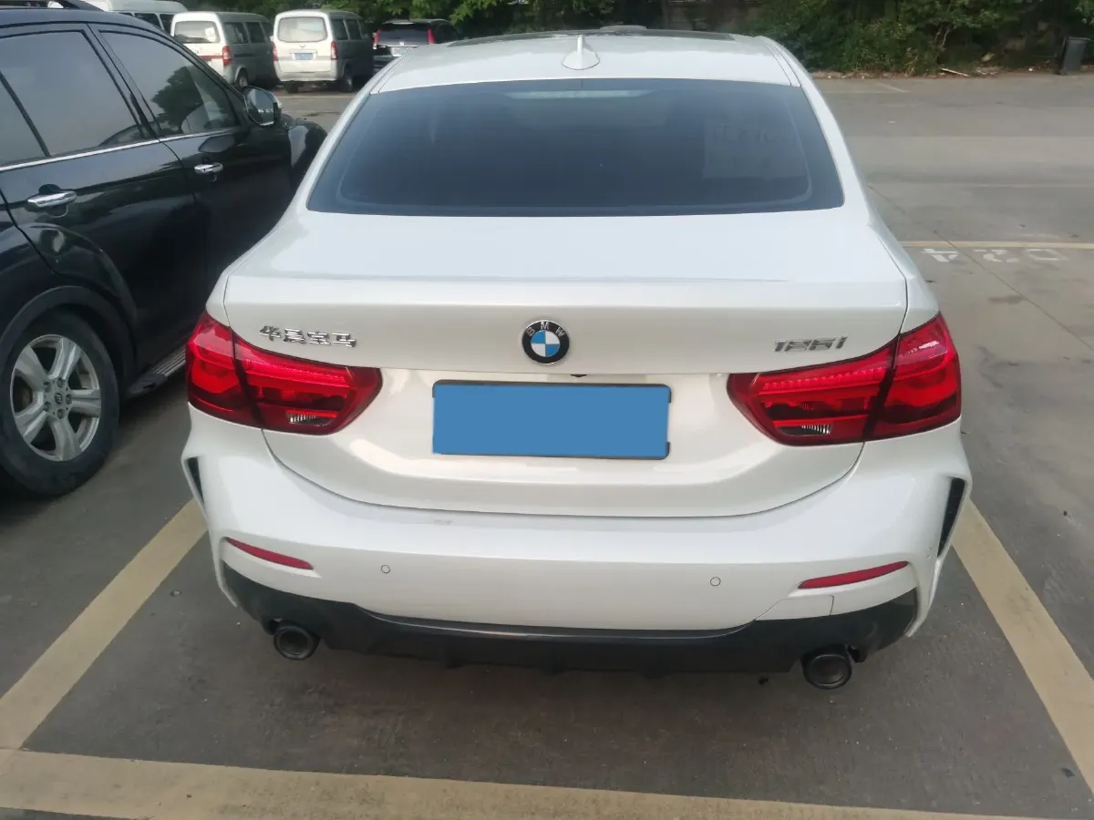 2022 BMW 1 Series 2.0T 192HP L4 7DCT,autocango,china used car exporter,china ev exporter,chinese used car exporter,chinese used ev exporter