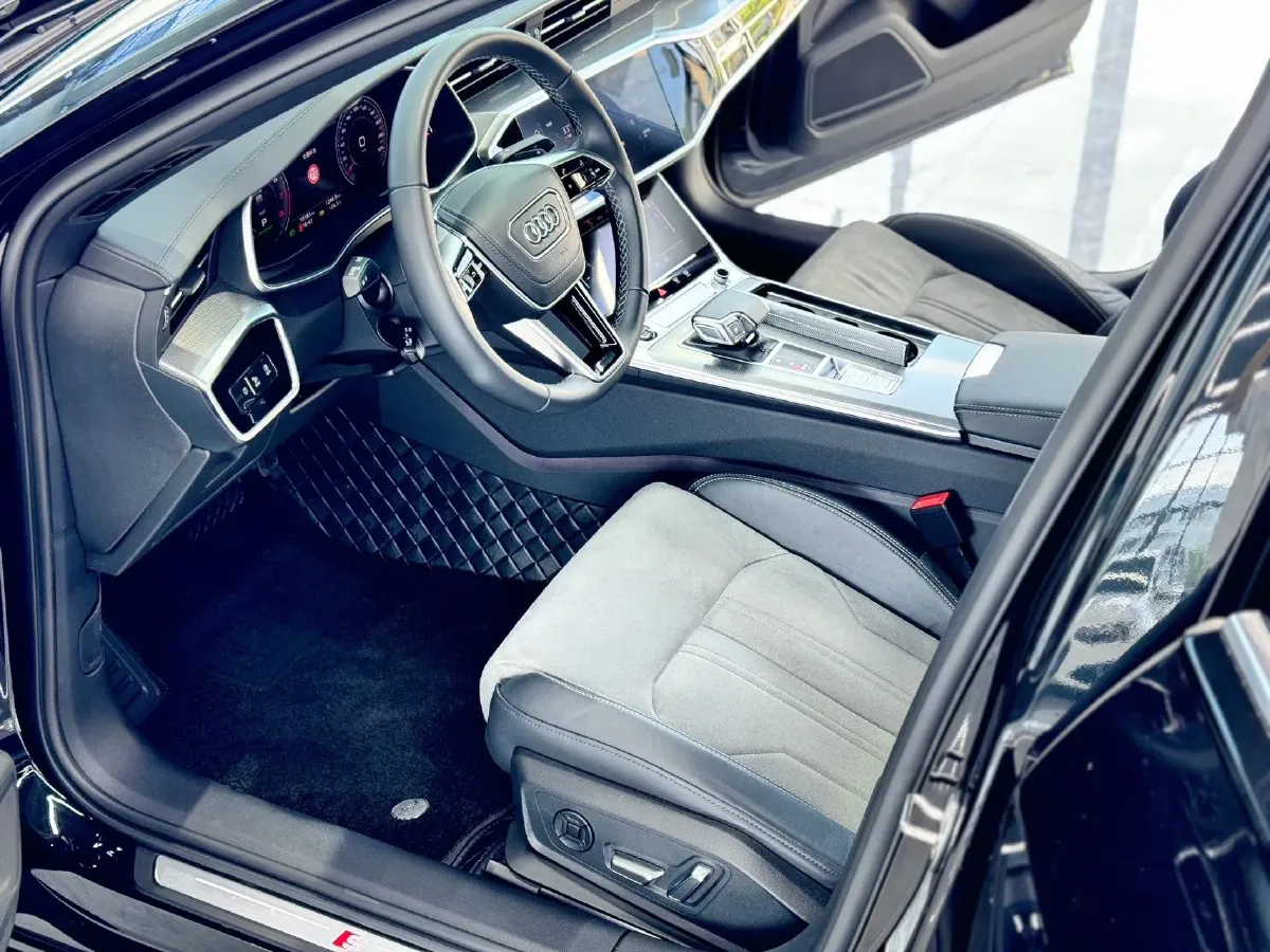 2024 Audi A6L 2.0T 245HP L4 7DCT,autocango,china used car exporter,china ev exporter,chinese used car exporter,chinese used ev exporter
