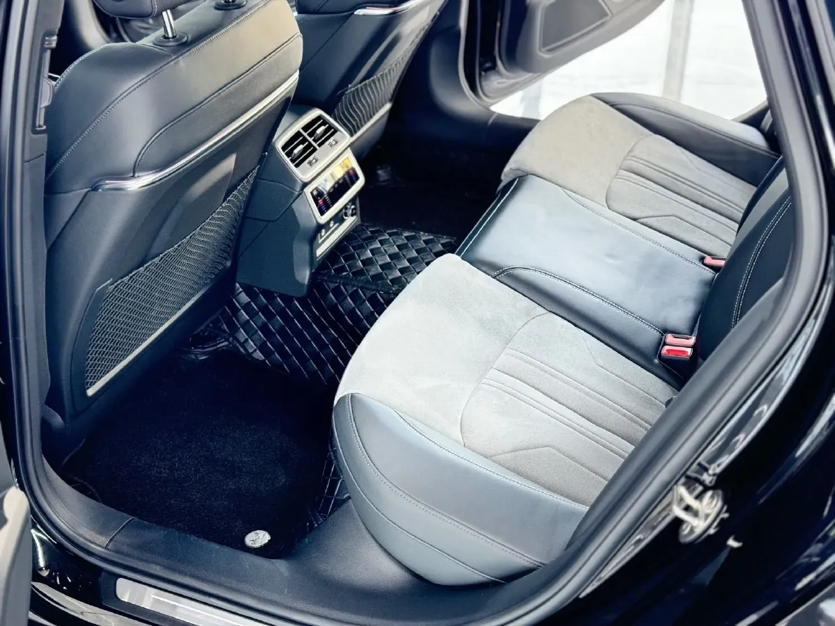 2024 Audi A6L 2.0T 245HP L4 7DCT,autocango,china used car exporter,china ev exporter,chinese used car exporter,chinese used ev exporter