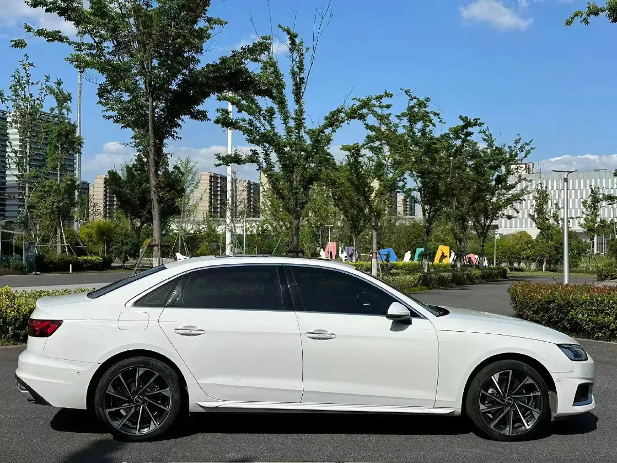 2022 Audi A4L 2.0T 190HP L4 7DCT,autocango,china used car exporter,china ev exporter,chinese used car exporter,chinese used ev exporter