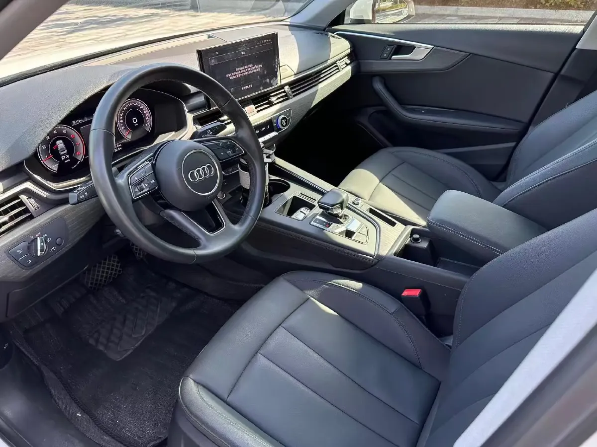 2022 Audi A4L 2.0T 190HP L4 7DCT,autocango,china used car exporter,china ev exporter,chinese used car exporter,chinese used ev exporter