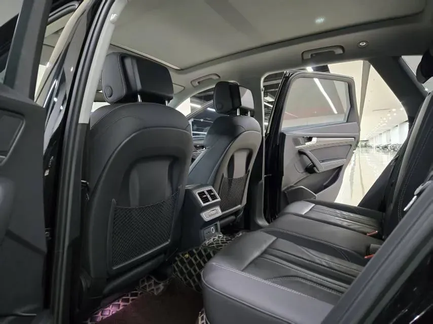 2022 Audi Q5L 2.0T 190HP L4 7DCT,autocango,china used car exporter,china ev exporter,chinese used car exporter,chinese used ev exporter
