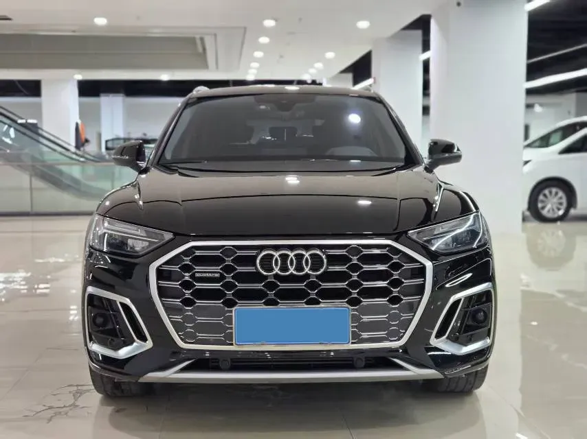 2022 Audi Q5L 2.0T 190HP L4 7DCT,autocango,china used car exporter,china ev exporter,chinese used car exporter,chinese used ev exporter