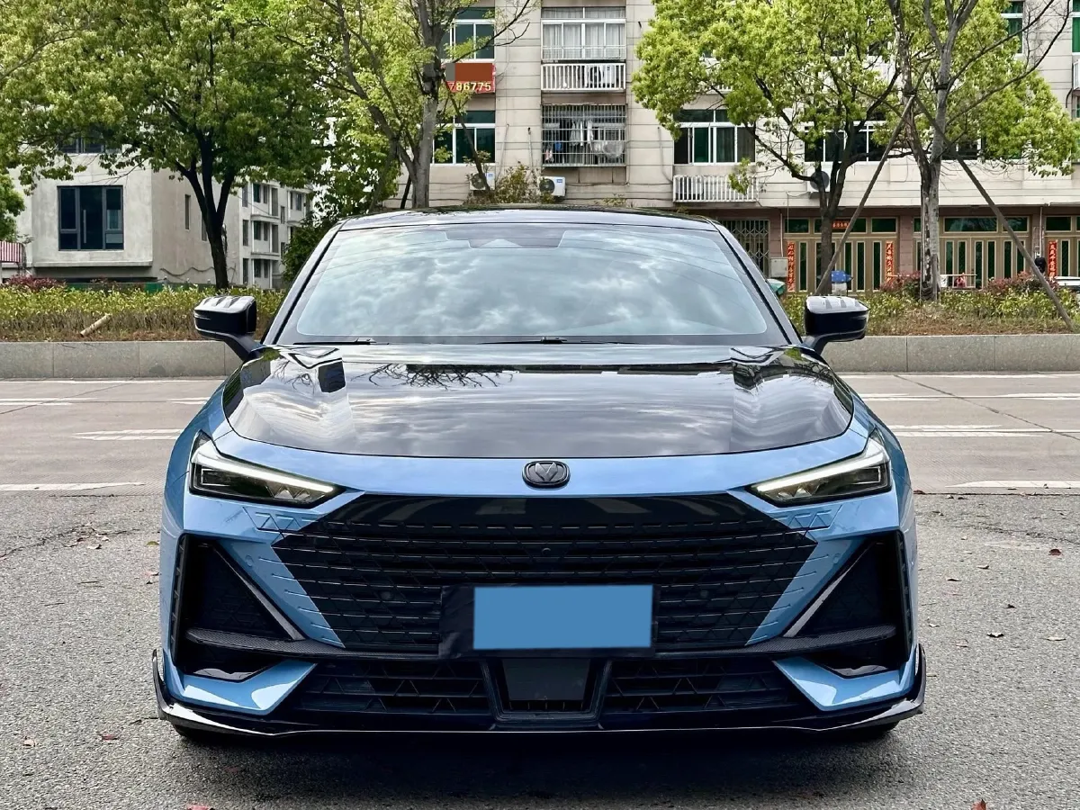 2023 ChangAn UNI-V 1.5T 188HP L4 7DCT,autocango,china used car exporter,china ev exporter,chinese used car exporter,chinese used ev exporter