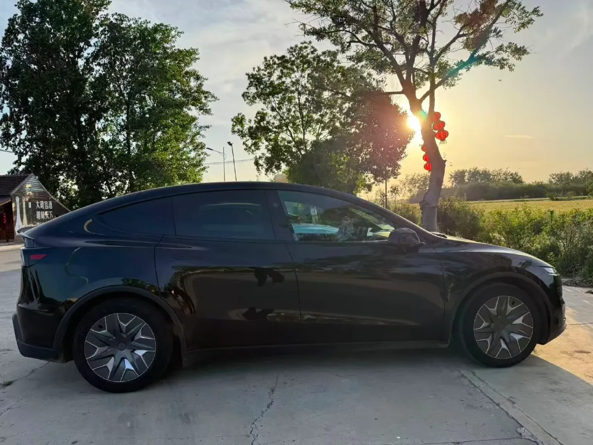 2025 Tesla Model Y L BEV,autocango,china used car exporter,china ev exporter,chinese used car exporter,chinese used ev exporter