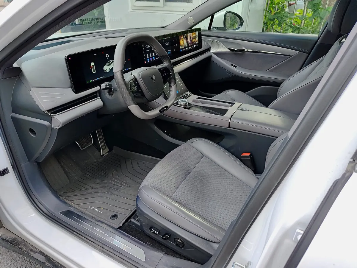 2024 Voyah ZhuiGuang 1.5T 136HP L4 PHEV 43KWH,autocango,china used car exporter,china ev exporter,chinese used car exporter,chinese used ev exporter