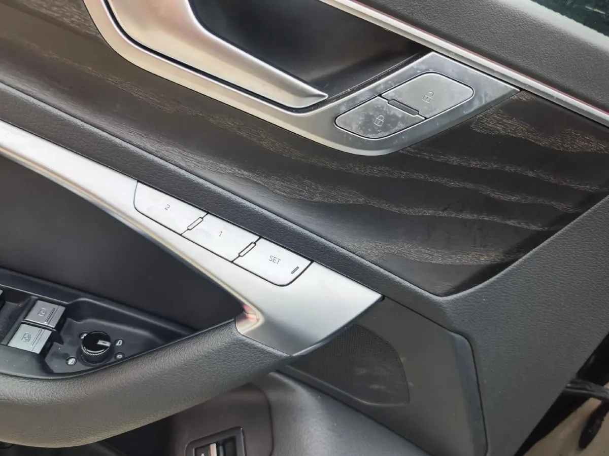 2024 Audi A6L 2.0T 245HP L4 7DCT,autocango,china used car exporter,china ev exporter,chinese used car exporter,chinese used ev exporter