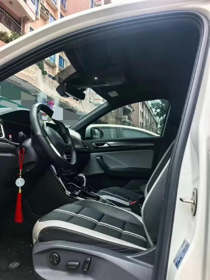 2023 Volkswagen T-Roc 1.5T 160HP L4 7DCT,autocango,china used car exporter,china ev exporter,chinese used car exporter,chinese used ev exporter