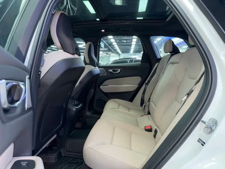 2026 Volvo XC60 2.0T 250HP L4 8AT,autocango,china used car exporter,china ev exporter,chinese used car exporter,chinese used ev exporter