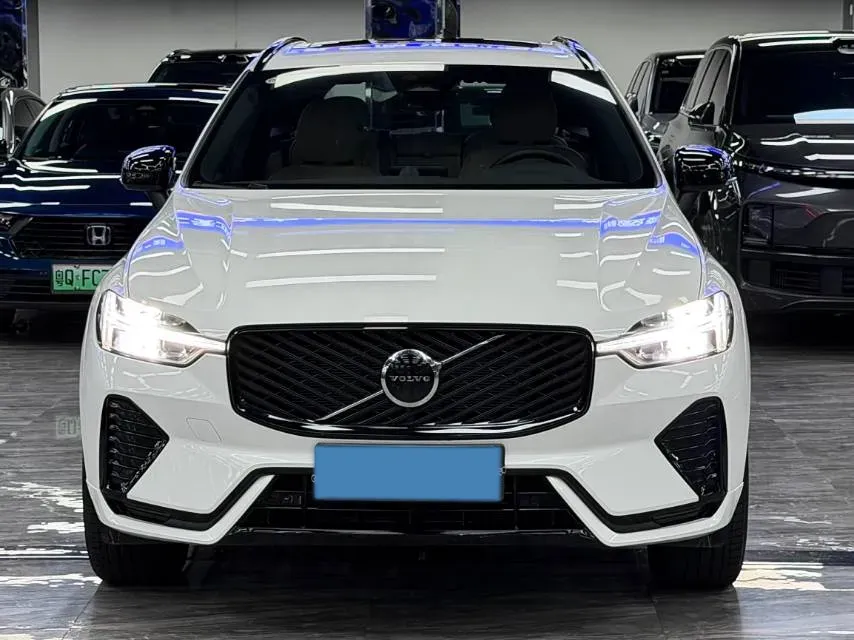 2026 Volvo XC60 2.0T 250HP L4 8AT,autocango,china used car exporter,china ev exporter,chinese used car exporter,chinese used ev exporter