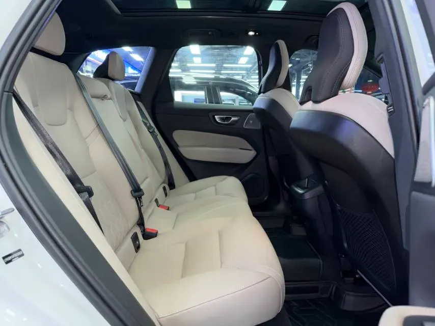 2026 Volvo XC60 2.0T 250HP L4 8AT,autocango,china used car exporter,china ev exporter,chinese used car exporter,chinese used ev exporter