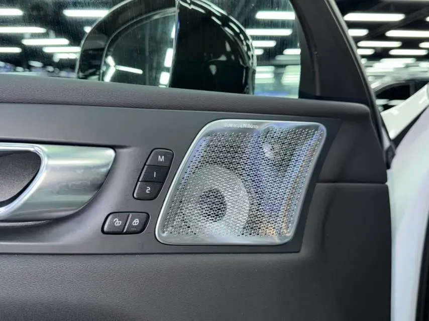 2026 Volvo XC60 2.0T 250HP L4 8AT,autocango,china used car exporter,china ev exporter,chinese used car exporter,chinese used ev exporter