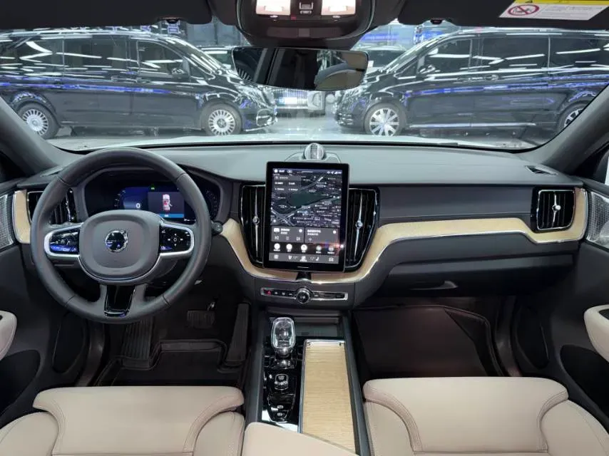 2026 Volvo XC60 2.0T 250HP L4 8AT,autocango,china used car exporter,china ev exporter,chinese used car exporter,chinese used ev exporter