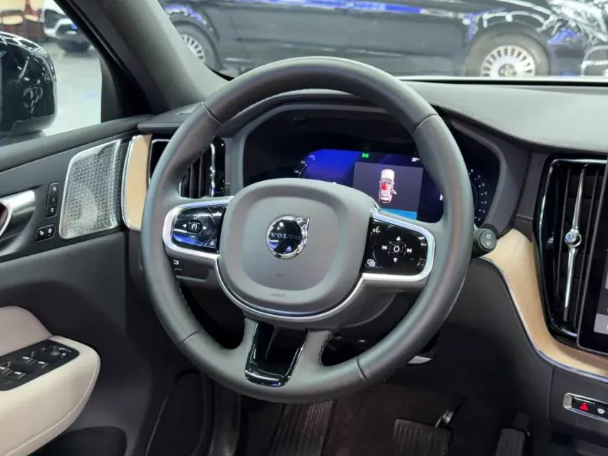 2026 Volvo XC60 2.0T 250HP L4 8AT,autocango,china used car exporter,china ev exporter,chinese used car exporter,chinese used ev exporter