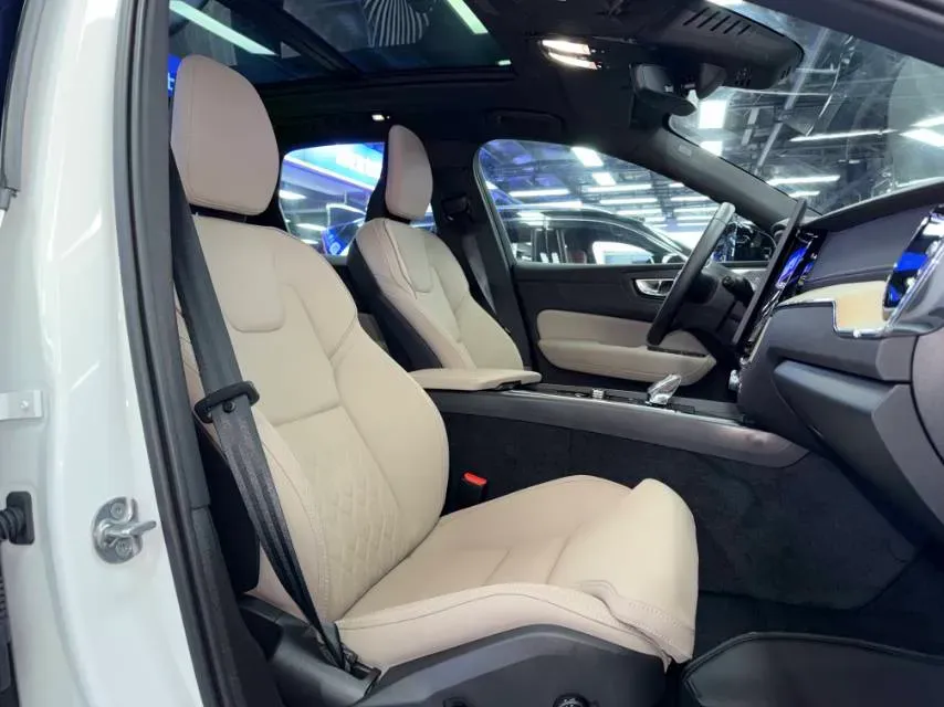 2026 Volvo XC60 2.0T 250HP L4 8AT,autocango,china used car exporter,china ev exporter,chinese used car exporter,chinese used ev exporter