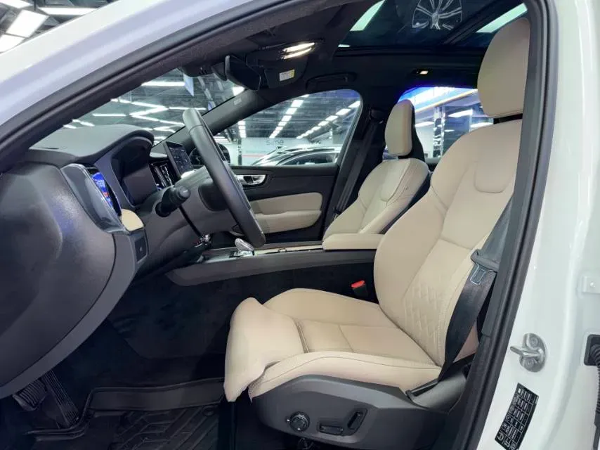 2026 Volvo XC60 2.0T 250HP L4 8AT,autocango,china used car exporter,china ev exporter,chinese used car exporter,chinese used ev exporter