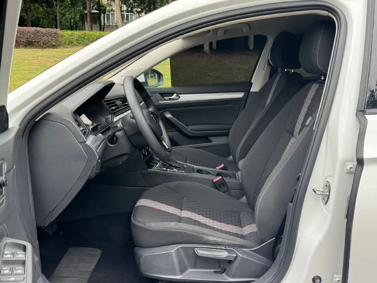 2019 Volkswagen T-Cross 1.4T 150HP L4 7DCT,autocango,china used car exporter,china ev exporter,chinese used car exporter,chinese used ev exporter